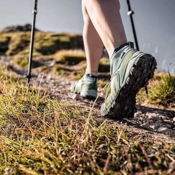 Découvrez notre test des Salewa MS Mountain Trainer Mid Gore-TEX et explorez comment ces chaussures combinent performance et confort pour vos aventures en montagne.