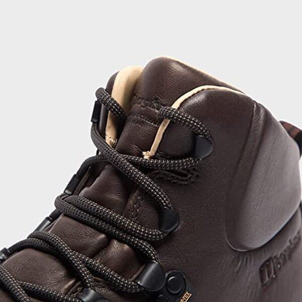 Découvrez notre test complet des chaussures de randonnée Berghaus Supalite II, confortables, légères et idéales pour des aventures en plein air.