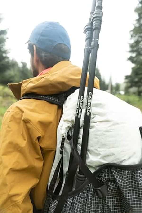 Découvrez l'efficacité et la légèreté des bâtons de randonnée en carbone de Cascade Mountain Tech. Parfaits pour vos aventures en plein air, ces bâtons promettent confort et performance.