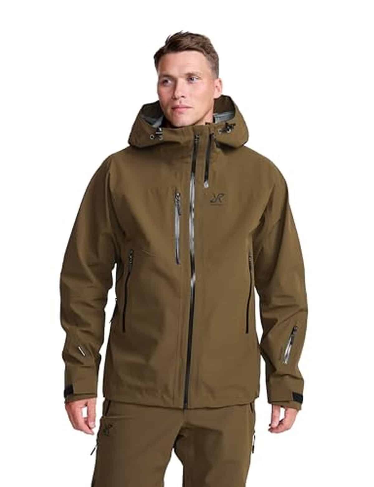 Test de la veste imperméable RevolutionRace Cyclone 3L : randonnée en toute sécurité